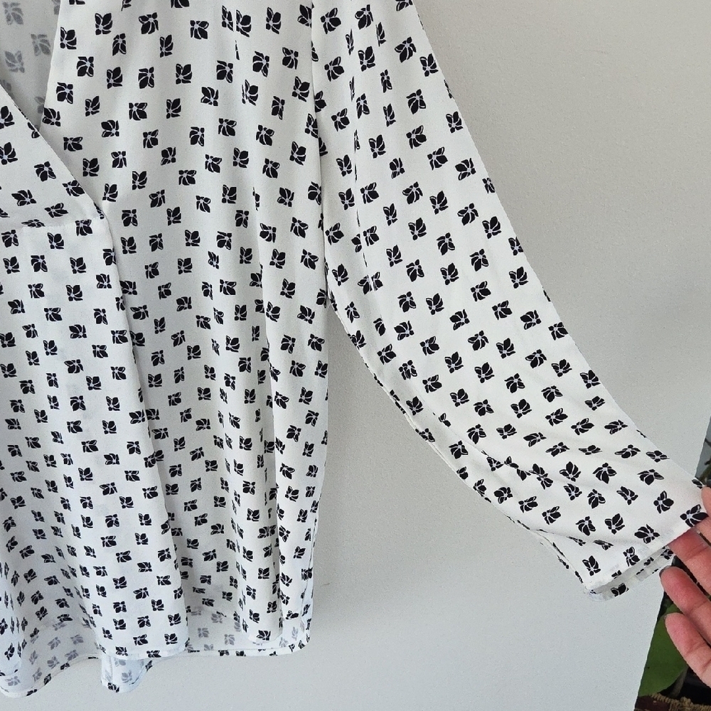 Ann Taylor Black and White Blouse - Picture 3 of 7